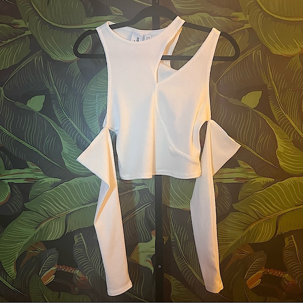 cut out long sleeve crop top